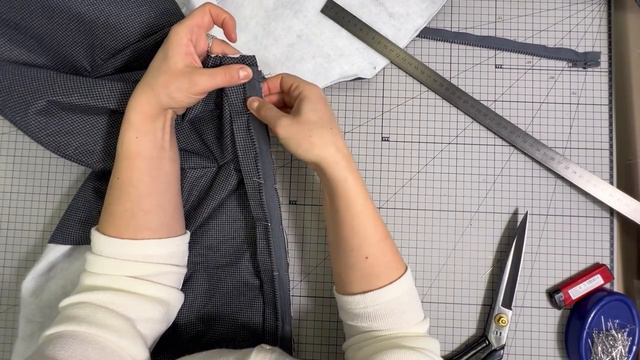 Пошив манишки-жилетки с капюшоном на утеплителе. смотреть онлайн