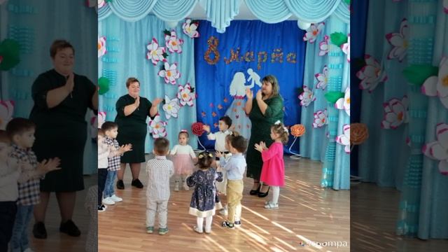 В детском саду прошёл утренник. смотреть онлайн