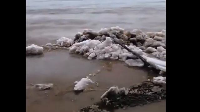 Ледоход в Оренбурге. Видео очевидцев смотреть онлайн