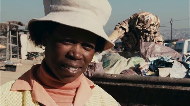 District 9's Creatures Prawns, Origins, And Many Mysteries Around Blomkamp's Masterpiece Explored смотреть онлайн