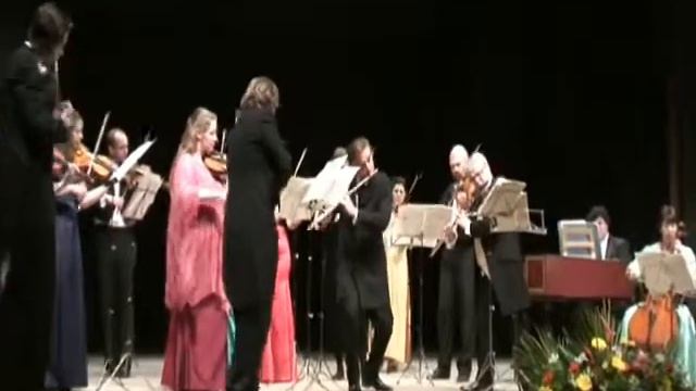 Sir James Galway and Andrea Griminelli play Bach's Badinerie for flute and Strings смотреть онлайн