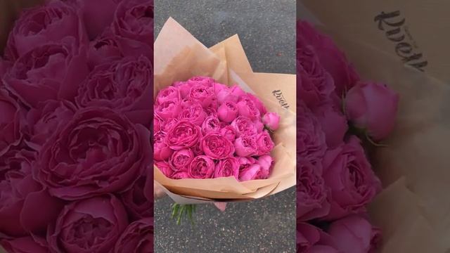 Букет цветов №2 из пионовидных роз Misty Bubbles смотреть онлайн