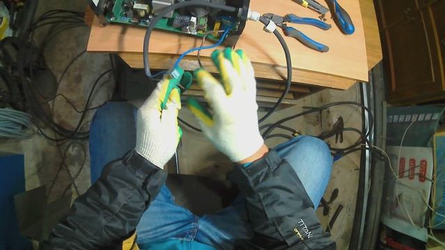 Ремонт сварочных аппаратов. Замена питающего и силовых кабелей. смотреть онлайн
