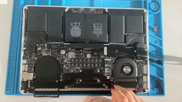 MacBook Pro 2013-2015 Speaker Replacement (Left And Right) - A1398