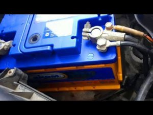 ДЛЯ ЧЕГО АВТОМОБИЛИСТЫ ДОЛИВАЮТ ВОДУ В НЕОБСЛУЖИВАЕМЫЙ АККУМУЛЯТОР