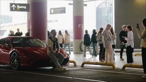 Дед миллионер посадил красотку в свою феррари и начал делать с ней всякое....