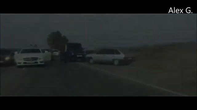 Mercedes Crash Compilation 2016 - Incredible Brutal Accident ML S E CLS CL AMG Part.1 смотреть онлайн