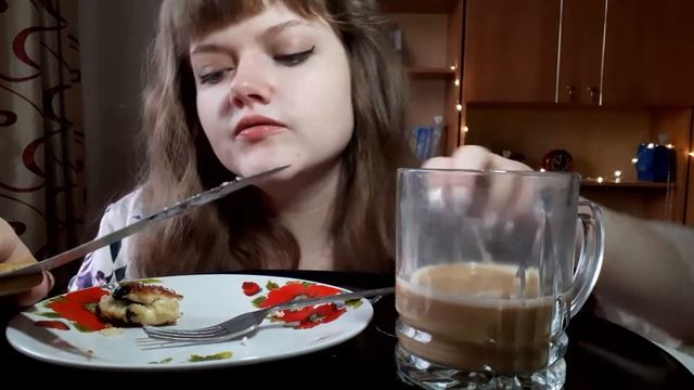 Мукбанг? - Наивкуснейшие Сырники с Изюмом?/Я выспалась?/Не пережевайте из-за оценок смотреть онлайн
