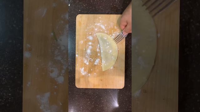 Готовим дома вкусные чебуреки ? #мясоесть #чебуреки #чебурекирецепт #готовимдома смотреть онлайн