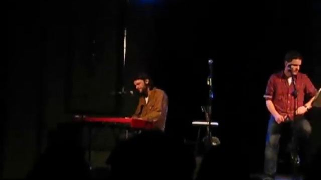 Algo me aleja de ti - Quique González & Kirmen Uribe (La noche de los libros) смотреть онлайн