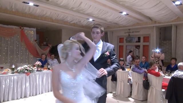 Постановка свадебного танца фитнес центра 'В движении' смотреть онлайн