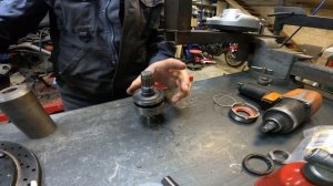 Как легко заменить сальник редуктора BMW R1100, R1150 [Секрет раскрыт!]