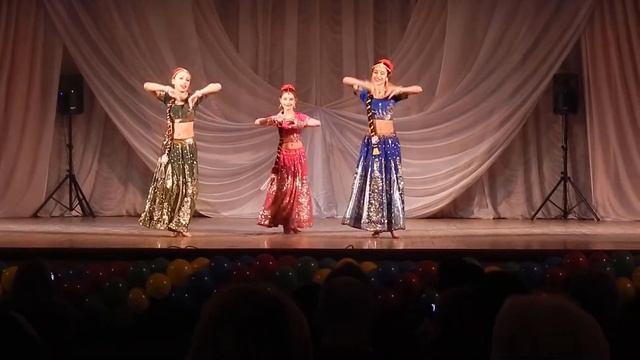 Ансамбль индийского танца "Санам" - "Aaja Nachle!" ("Давайте танцевать") смотреть онлайн