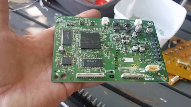 Scrapping out a Yamaha electronic keyboard digital piano P-105. What's inside? Any scrap Value? смотреть онлайн