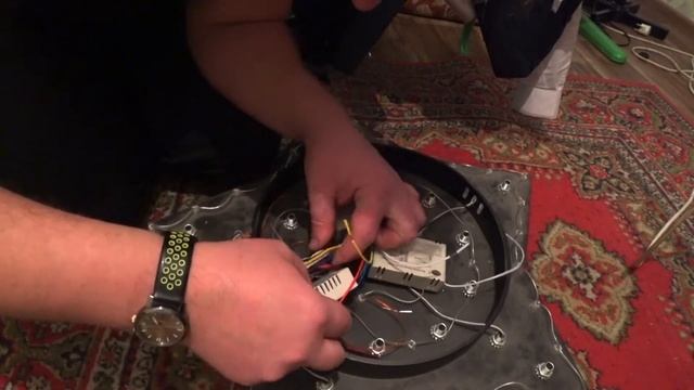 Деревенская теплица зимой и люстра с пультом