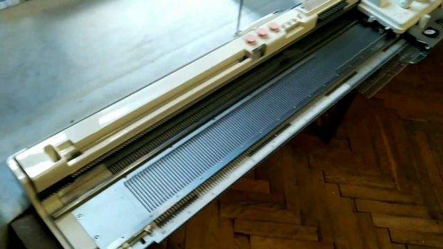 Продана. Японская перфокарточная вязальная машина Silver Reed SK700N, 5 класс смотреть онлайн