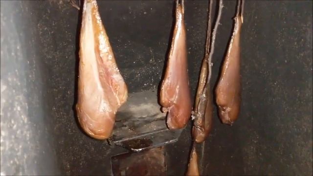 Топлю печь - копчу курицу/коптильня пристроенная к печной трубе/Новая Жизнь РоМашки смотреть онлайн