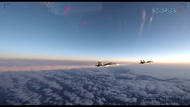 Thrilling: U.S. F-15 managed to intercept two Russian SU-30 Flankers смотреть онлайн