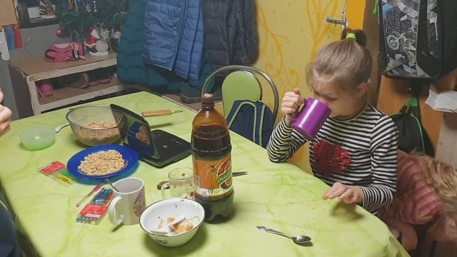 Вкуснотища из светофора, попробуйте, потом вас за уши не оттащишь смотреть онлайн