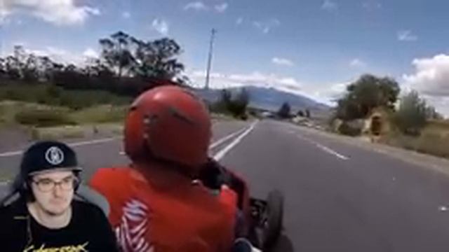 ГОНКИ С ГОРЫ БЕЗ ДВИГАТЕЛЕЙ В ЭКВАДОРЕ ► Yuri The Professional | Реакция смотреть онлайн