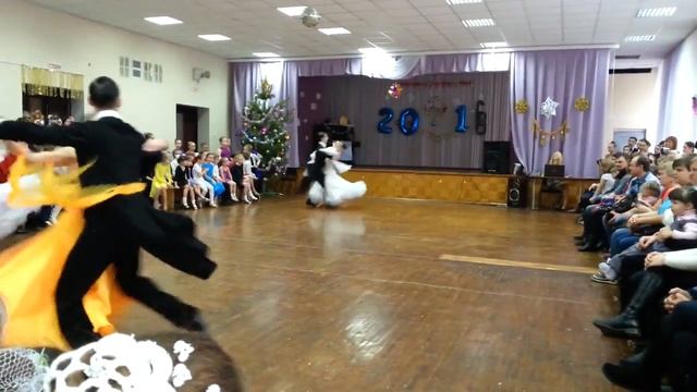 Спортивные-бальные танцы Новогодний вальс смотреть онлайн