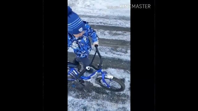 Снег растаял! Катаемся на велосипедах и роликах. смотреть онлайн