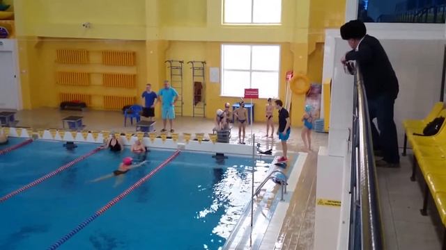 Первый прыжок в воду "щучкой"" смотреть онлайн