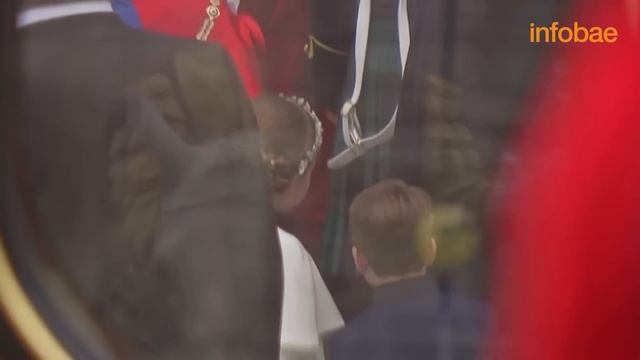 UNO A UNO: ASÍ LLEGARON LOS MIEMBROS DE LA REALEZA BRITÁNICA A LA CORONACIÓN DE CARLOS III смотреть онлайн