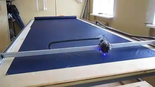 Резка ткани на лазерном столе