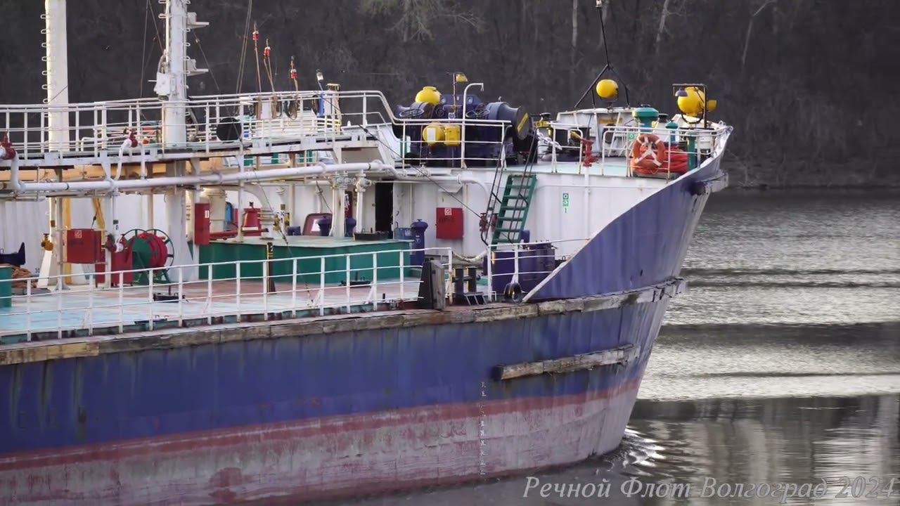 Танкер ВОЛГОНЕФТЬ 112 выходит из первого шлюза Волго Донского канала смотреть онлайн