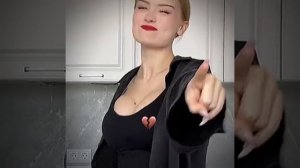 ДАША ДОШИК 18+
СМОТРЕТЬ ВСЕМ ТУТ СЛИВ ДАШИ ИЗ ТИК ТОК 18+???