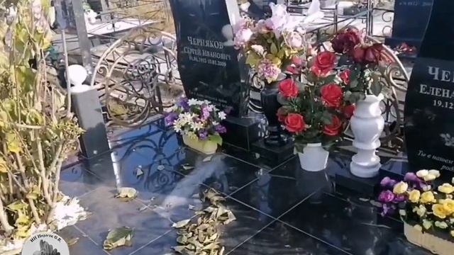 Памятник надгробный фигурный резной из чёрного гранита модели PV-19