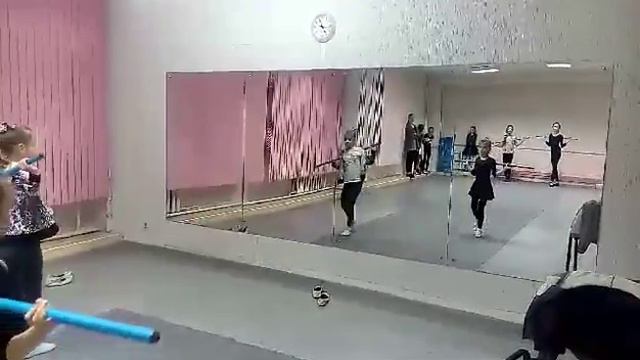 Занятие по хореографии и дефиле в Театре Мод 