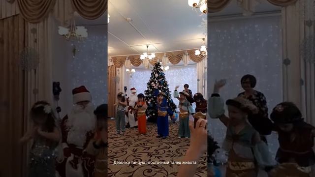 Как русские дети отмечают Новый год? смотреть онлайн