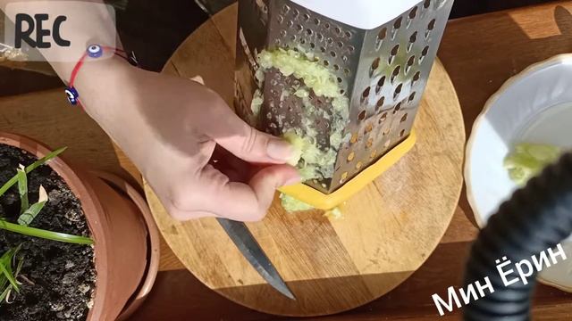 Натуральное питание кошек 4 /?Кошки едят ОГУРЦЫ /Рецепт правильного питания кошек смотреть онлайн