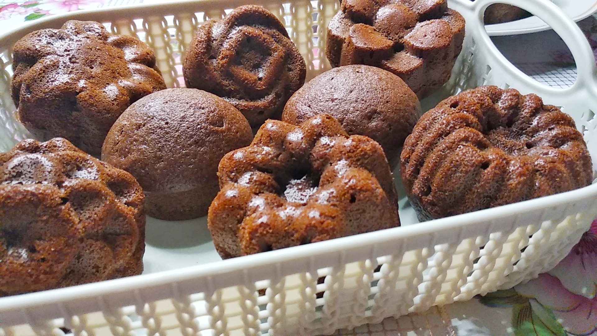 Шоколадные кексы на кипятке в силиконовых формочках. смотреть онлайн