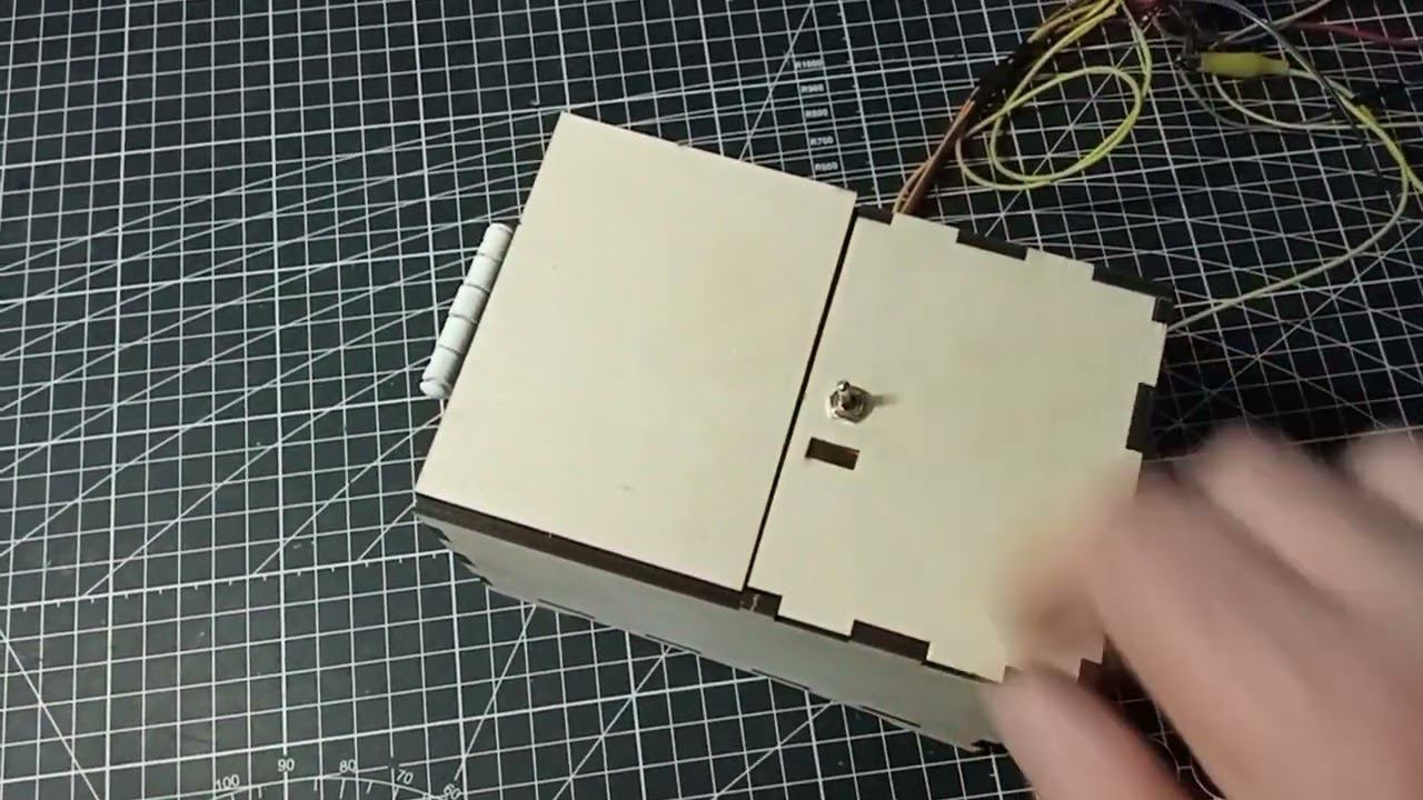 USELESS BOX САМАЯ БЕСПОЛЕЗНАЯ ВЕЩЬ смотреть онлайн