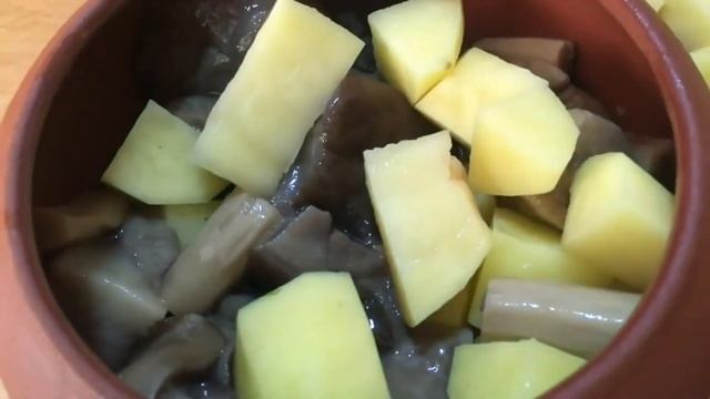 ВКУСНЕЙШАЯ Тушеная Картошка с Мясом и Грибами Рецепт смотреть онлайн