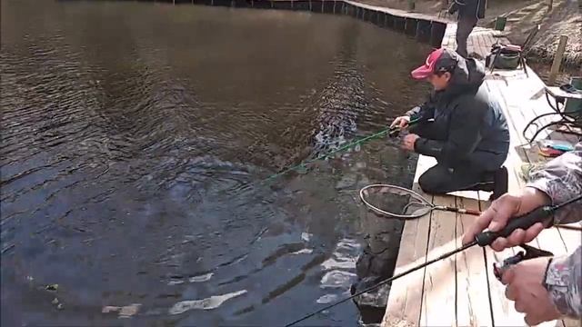 Отличный клёв на спорт-зоне. Работают блёсны. Клёвое место Лосиный остров. смотреть онлайн