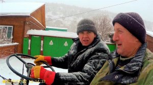 Дела житейские.  Когда в деревне валит снег.