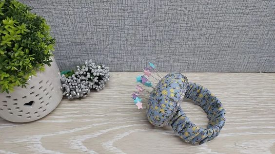 Игольница на руку - незаменимая вещь при шитье! смотреть онлайн