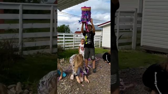 Крутящаяся ПИНЬЯТА. Spinning Pinata. Piñata torno смотреть онлайн