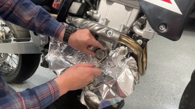 DRZ400SM 600 Mile Break In Oil Change.