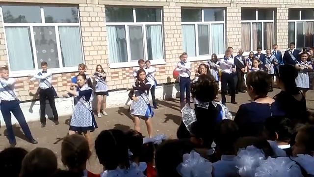 флешмоб на последний звонок(9 класс) смотреть онлайн
