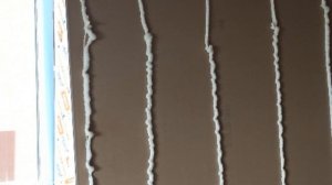 Дом из арболита, стены обклеил гипсокартоном. Результат.