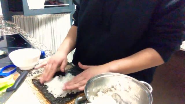 Cooking sushi (trying) смотреть онлайн