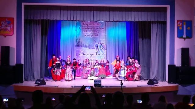 Цыган ходит. Фольклорный ансамбль "Жаворонки" смотреть онлайн
