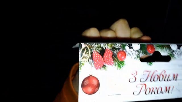 ДУРАЧИМСЯ))Бабочка-НОЖ из бумаги против елочной ИГРУШКИ смотреть онлайн