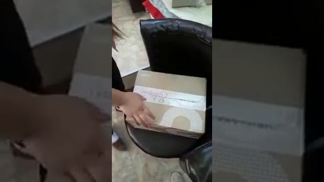 Нурай получает свой заказ от орифлэйм! И плюс подарки. Шикарная сумка от Самсонайт!!! смотреть онлайн