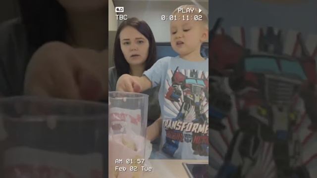 Влад готовит мороженое из банана и клубники смотреть онлайн